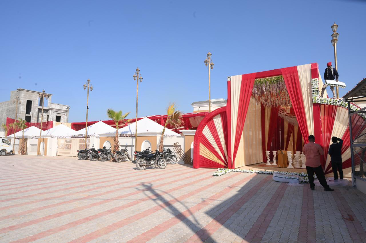 Wedding mandap and seating on the lawn at Rajmahal